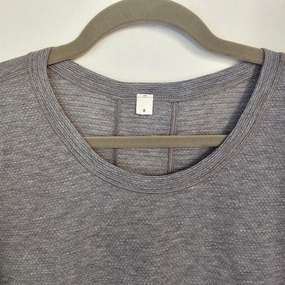 Lululemon Women's Relaxed Fit Short Sleeve | Gray Hexagon Knit Yoga Top Size 8 - Picture 6 of 7